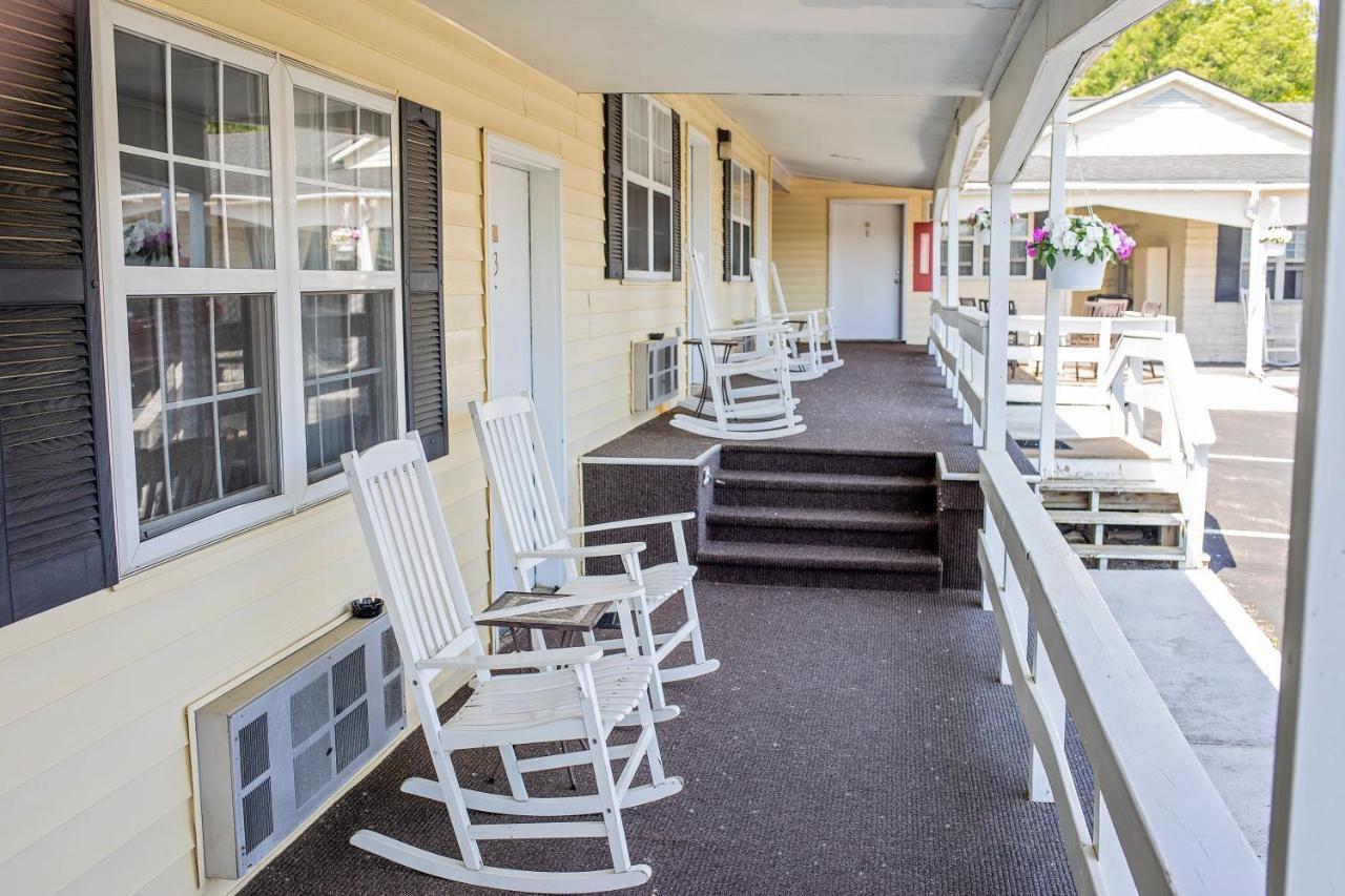 Longhouse Lodge Motel Watkins Glen Exterior photo